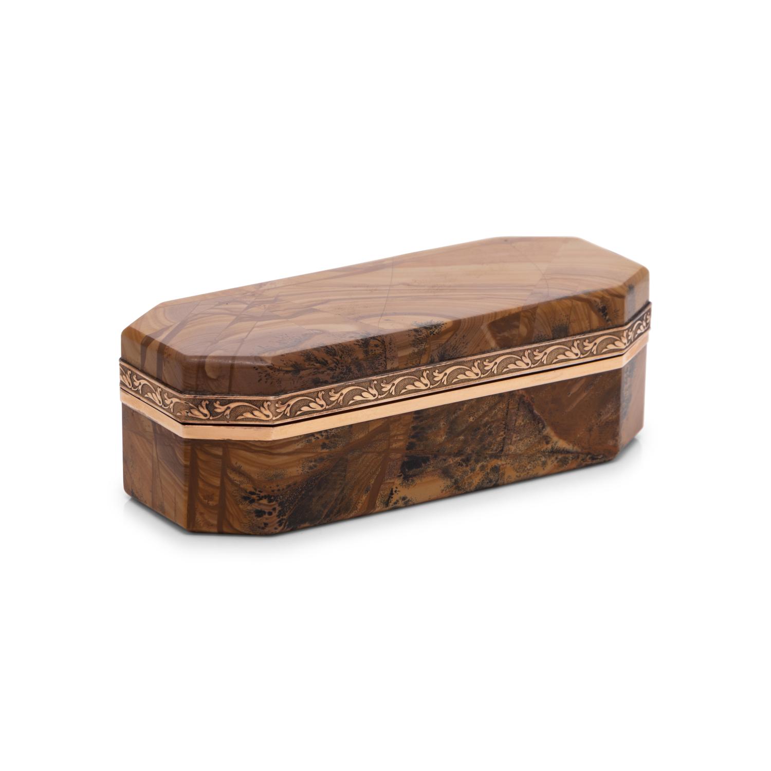 A Gold-Mounted Opaque Agate Snuff Box