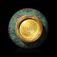 A Chinese Cloisonne Enamel Small Vase, Incised Qianlong Marks 清乾隆“池”字款掐絲琺琅小瓶