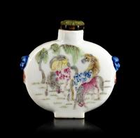 A Chinese Famille Rose Porcelain Snuff Bottle