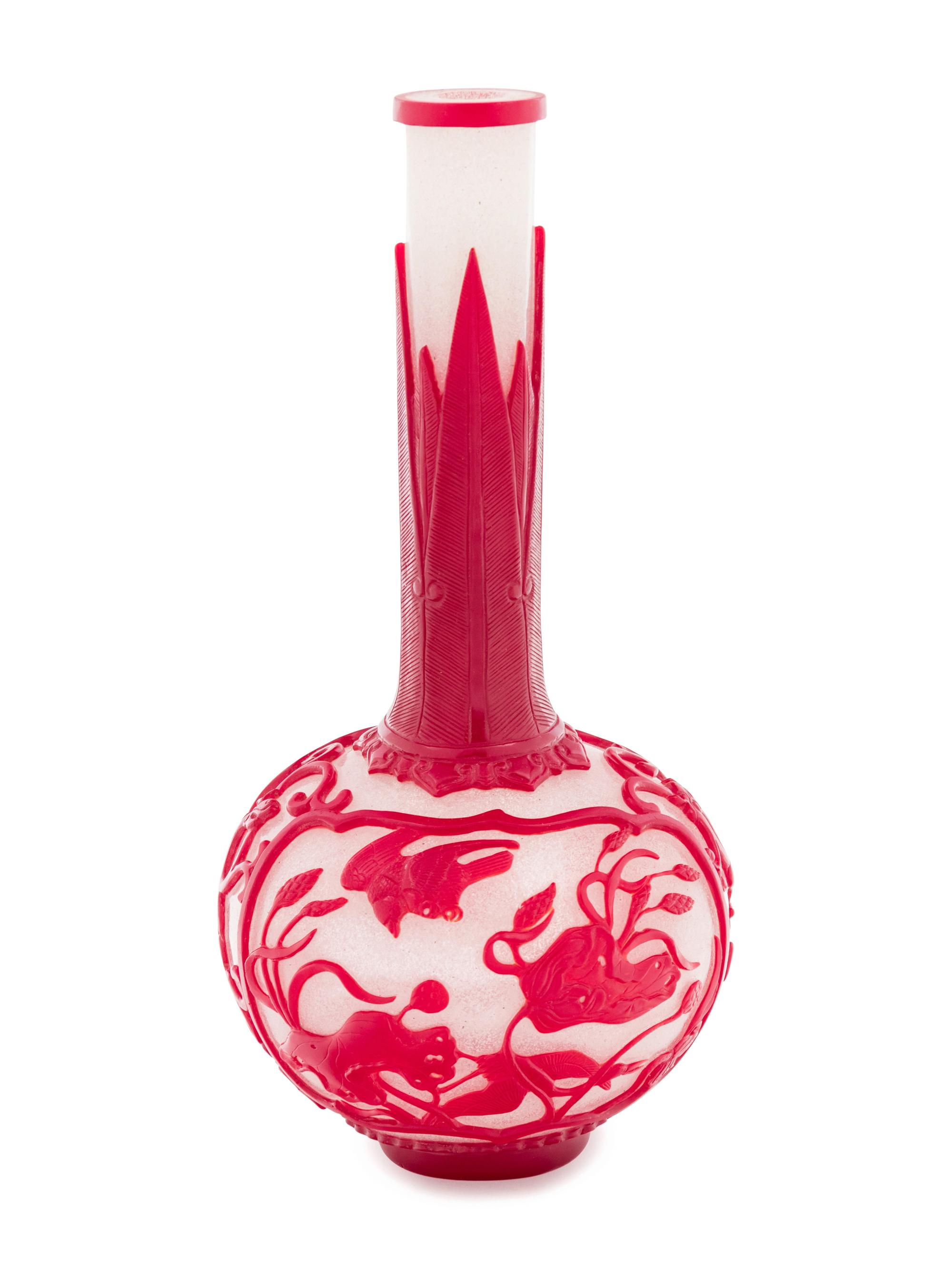 A Red Overlay Snowflake Ground Peking Glass Bottle Vase