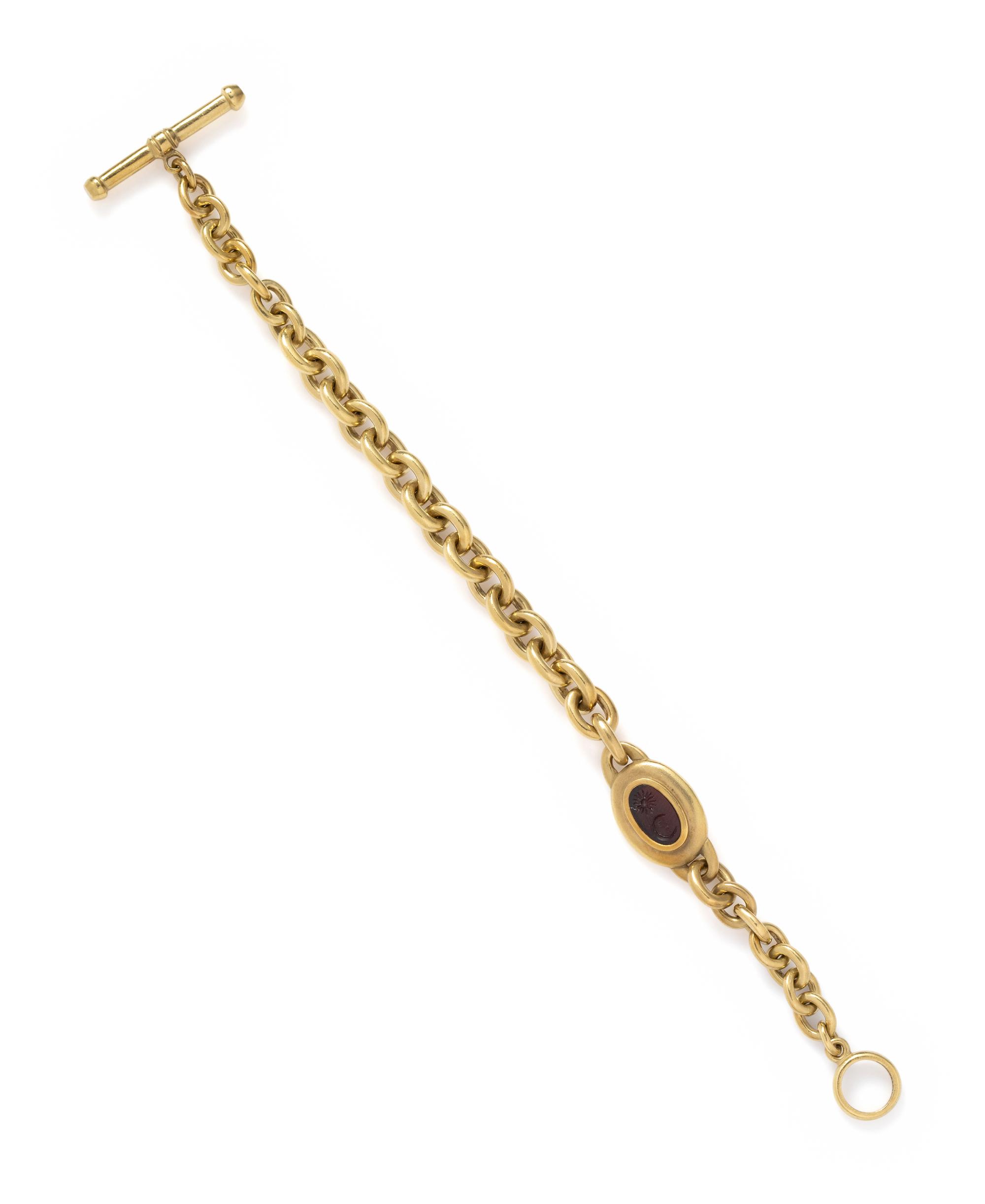 KIESELSTEIN-CORD, YELLOW GOLD AND INTAGLIO BRACELET