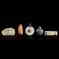 Group of five assorted jade carvings and snuff bottles