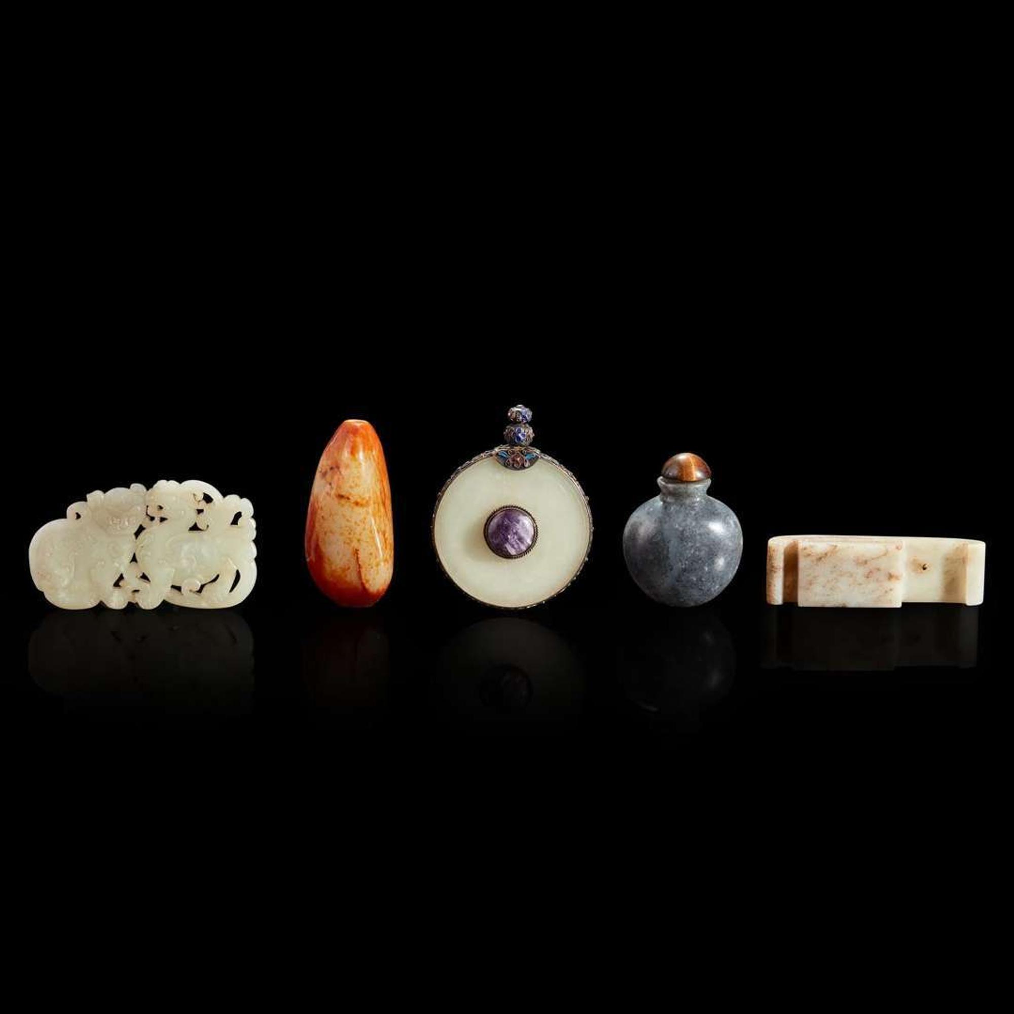 Group of five assorted jade carvings and snuff bottles