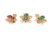 COLLECTION OF YELLOW GOLD AND GEMSTONE BEE JEWELRY