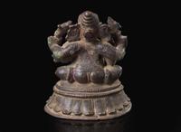 A small South Indian bronze figure of Ganesha seated, 16th/17th century or earlier 南印度象頭神坐像 十六或十七世紀初