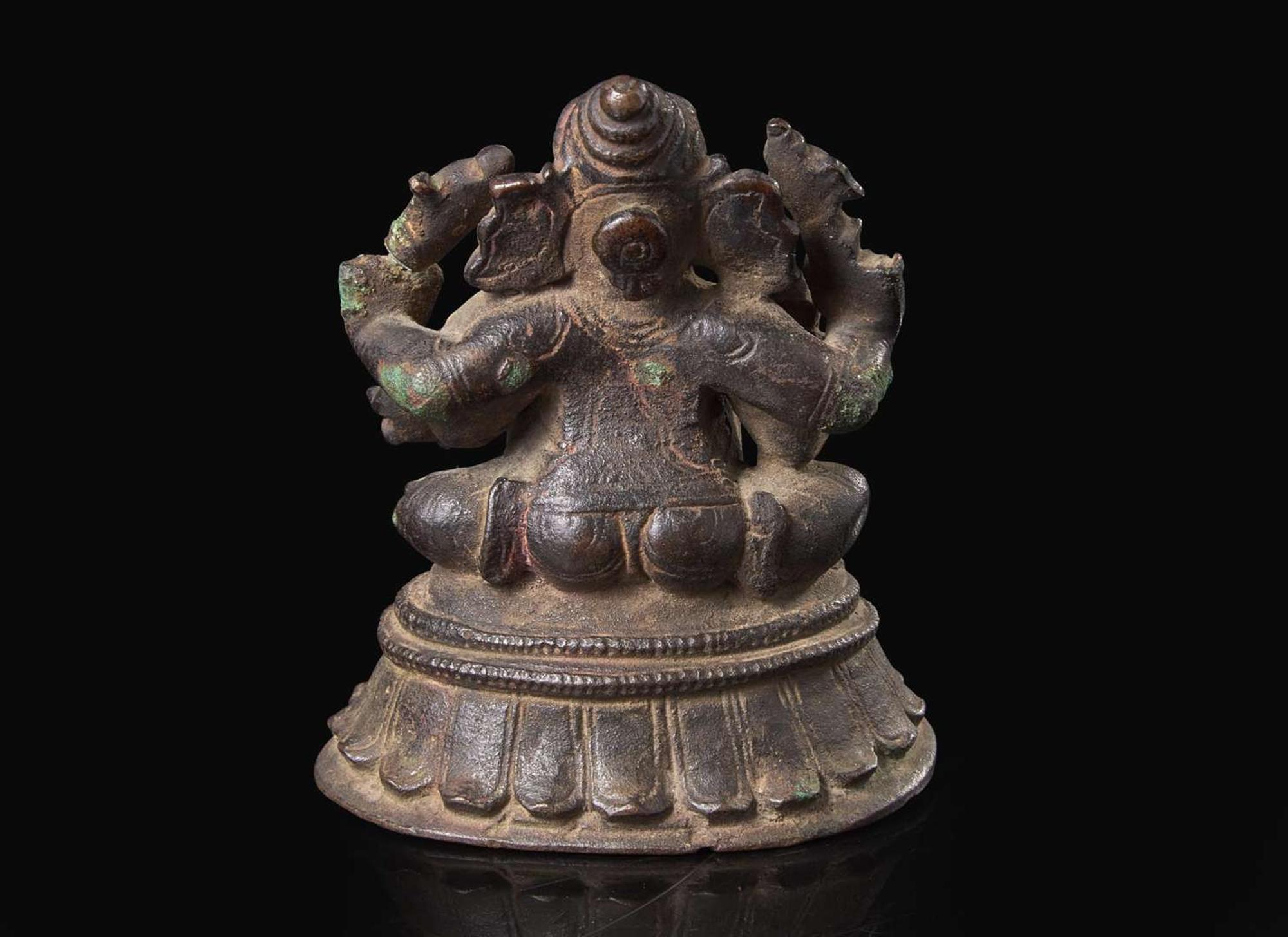 A small South Indian bronze figure of Ganesha seated, 16th/17th century or earlier 南印度象頭神坐像 十六或十七世紀初