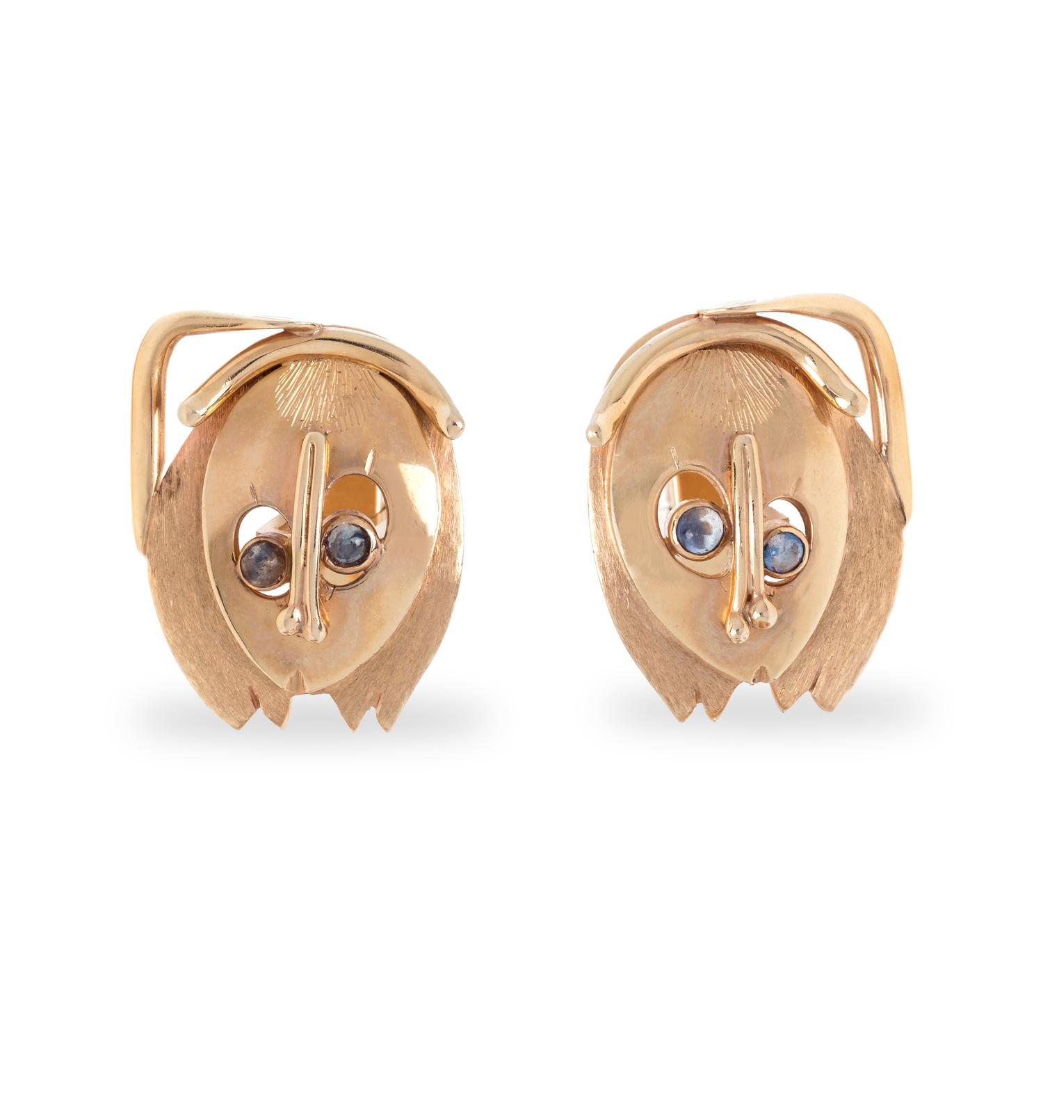 YELLOW GOLD AND SAPPHIRE CUFFLINKS