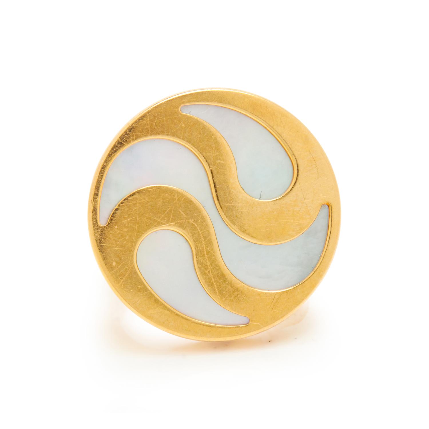 BULGARI, YELLOW GOLD AND MOTHER-OF-PEARL SPINNING RING