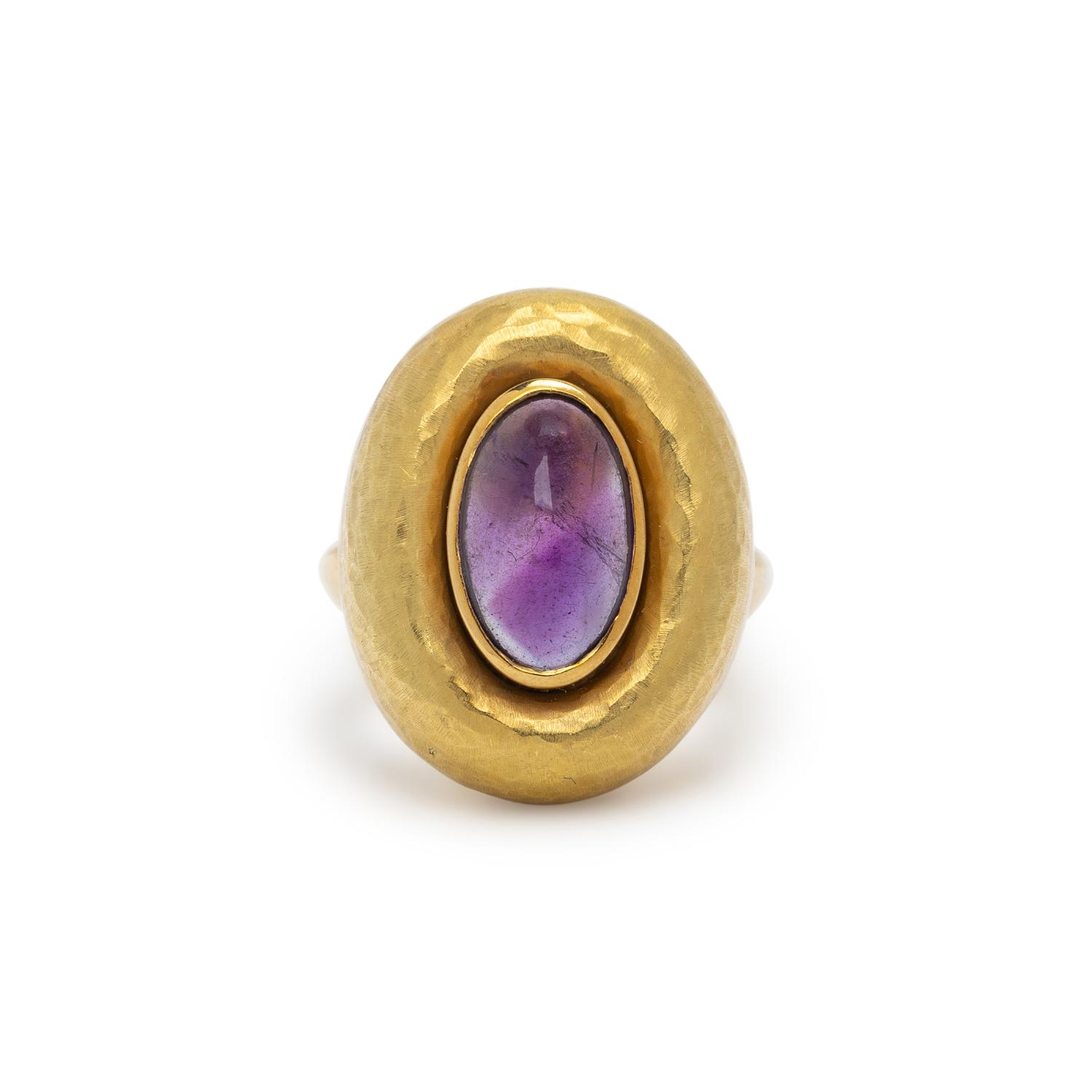 YELLOW GOLD AND AMETHYST RING