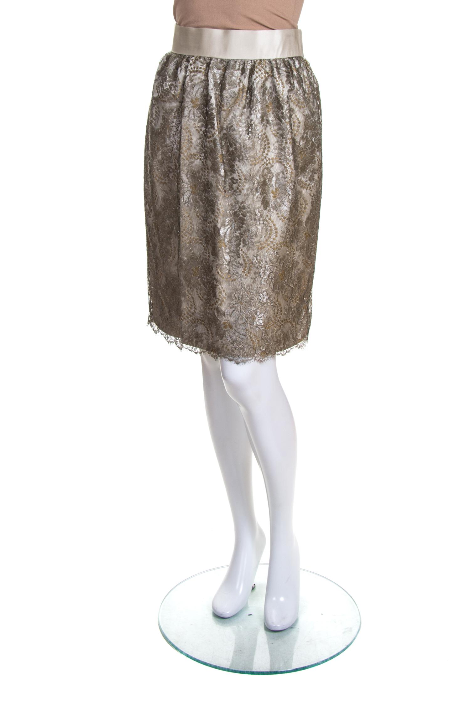 A Bill Blass Champagne Lace Skirt, Size 8.