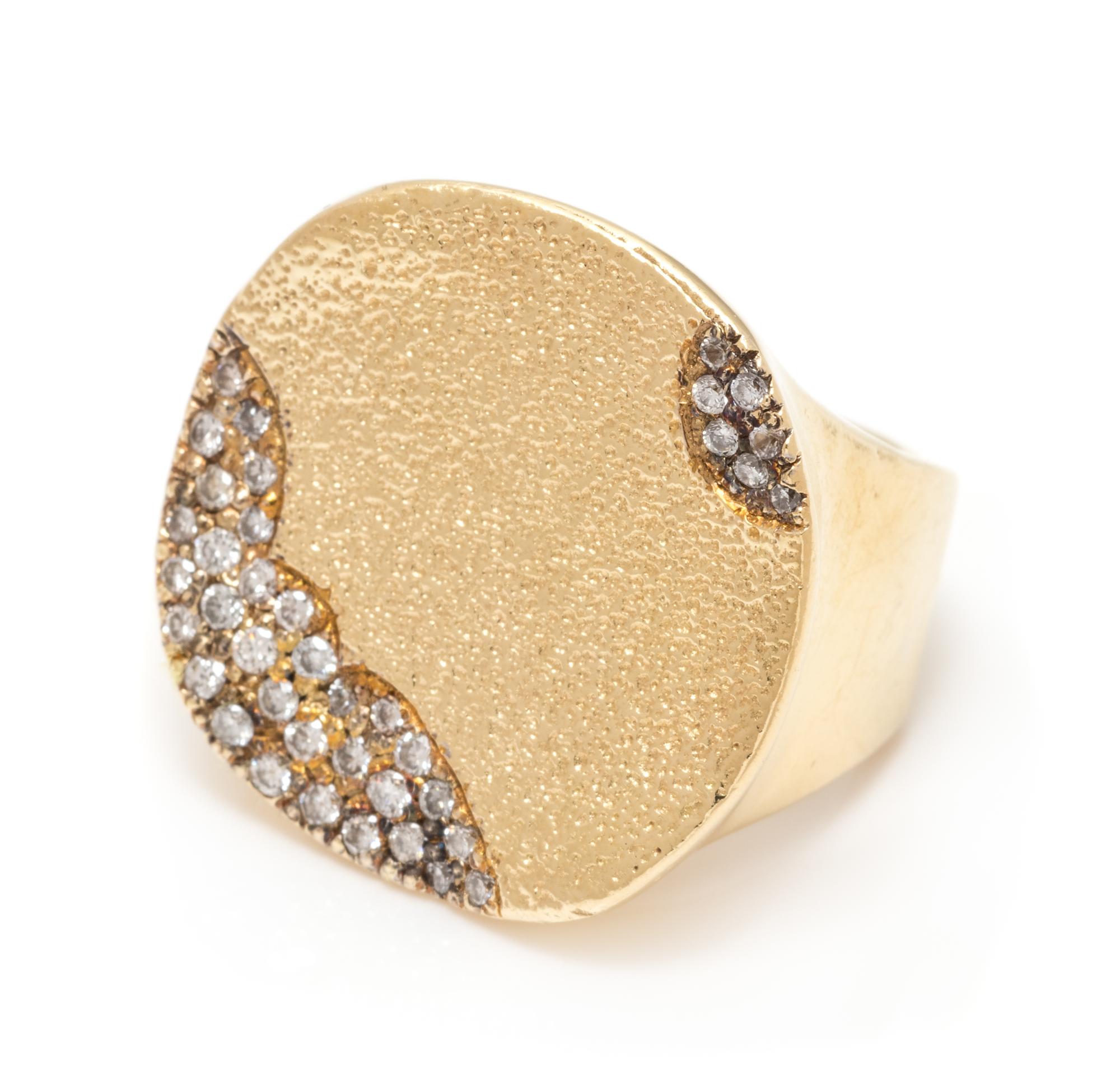 An 18 Karat Yellow Gold and Diamond Ring, 18.40 dwts.