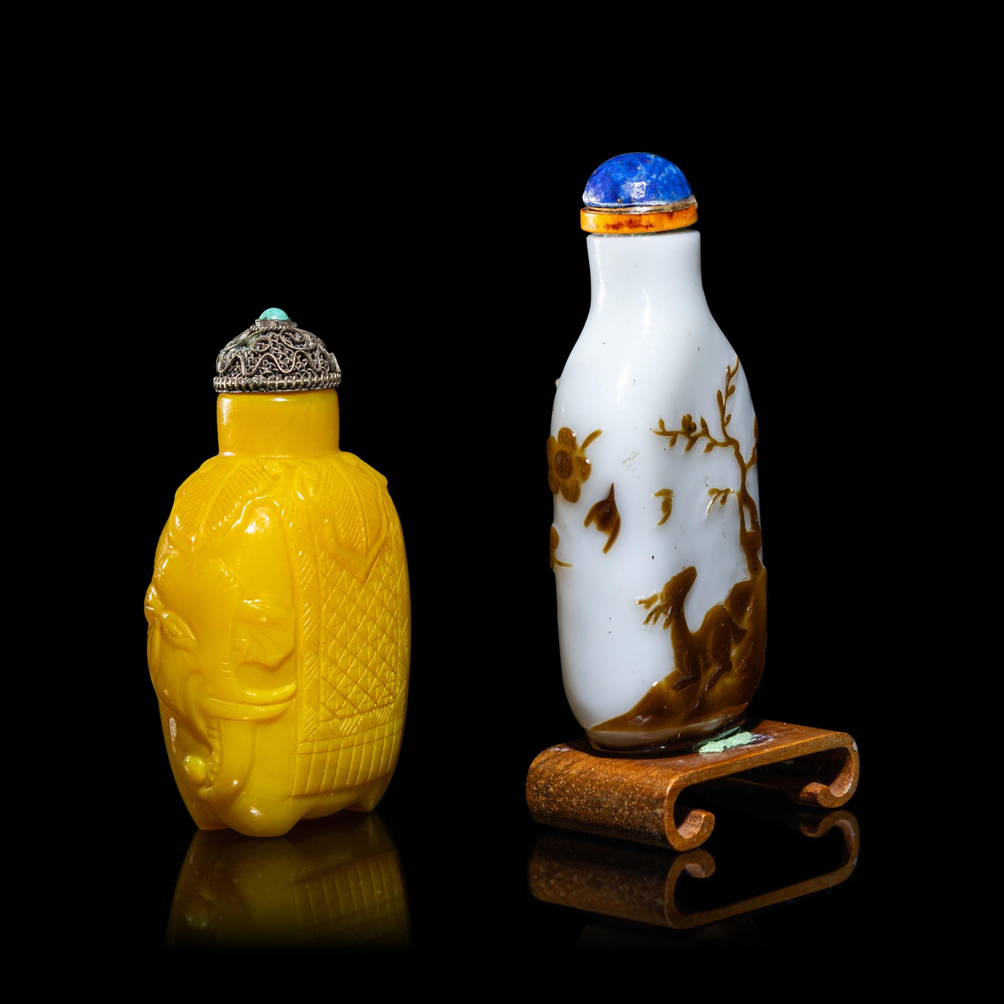 Two Chinese Glass Snuff Bottles, 19th-Early 20th Century 清晚期 “鶴鹿同春“套料鼻煙壺及"太平有象"黃料鼻煙壺
