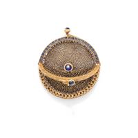 YELLOW GOLD AND SAPPHIRE MESH COIN PURSE PENDANT