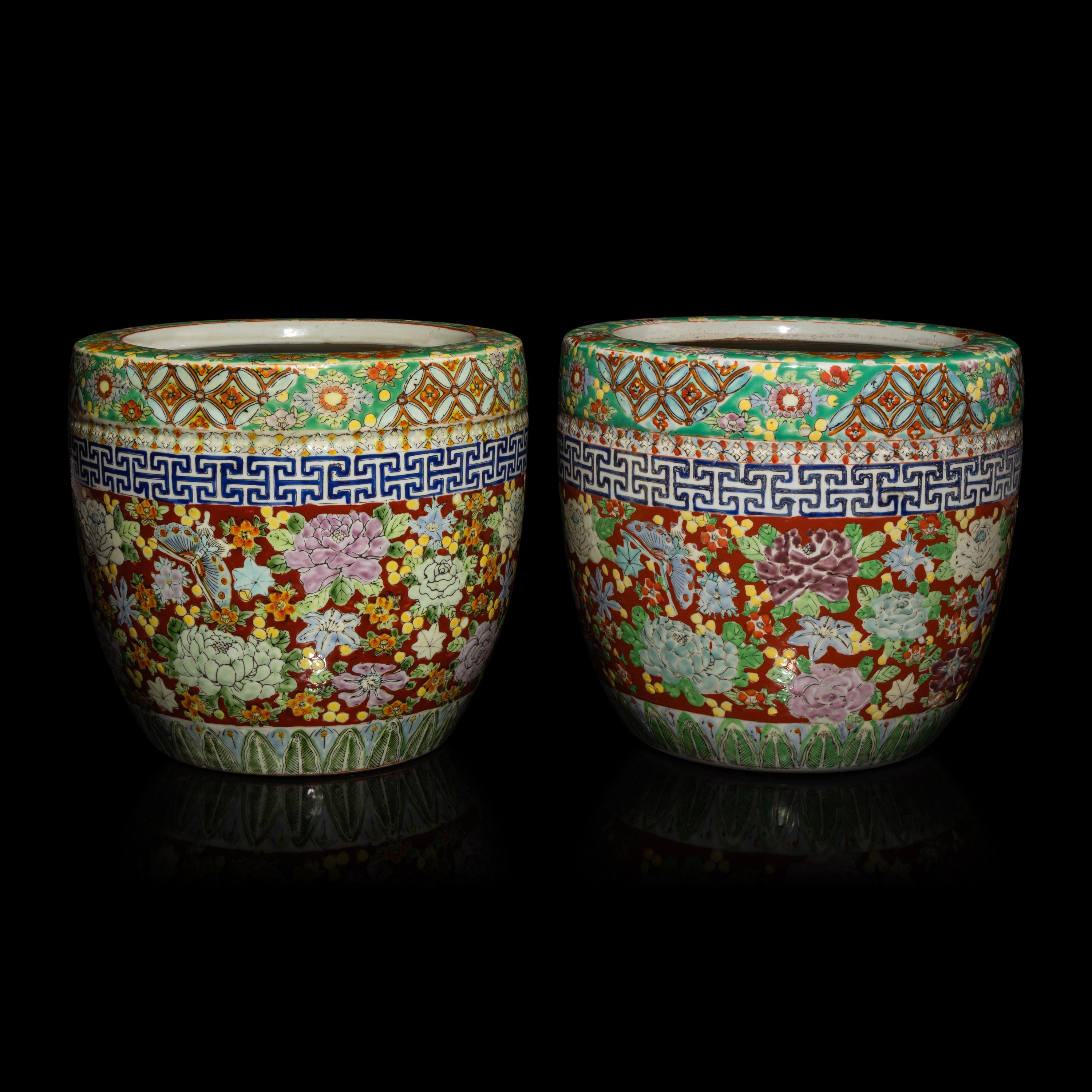A Pair of Famille Rose Porcelain Jardinières — 粉彩牡丹圖花盆一對