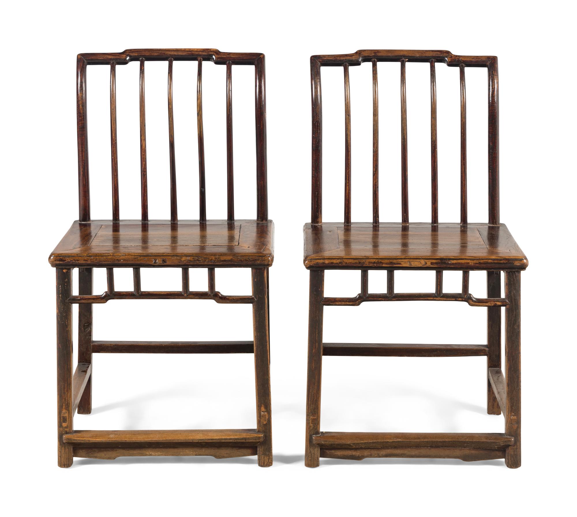A Pair of Chinese Lacquered Hardwood Side Chairs, Shubeiyi, 20th Century — 近代 硬木梳背椅一對