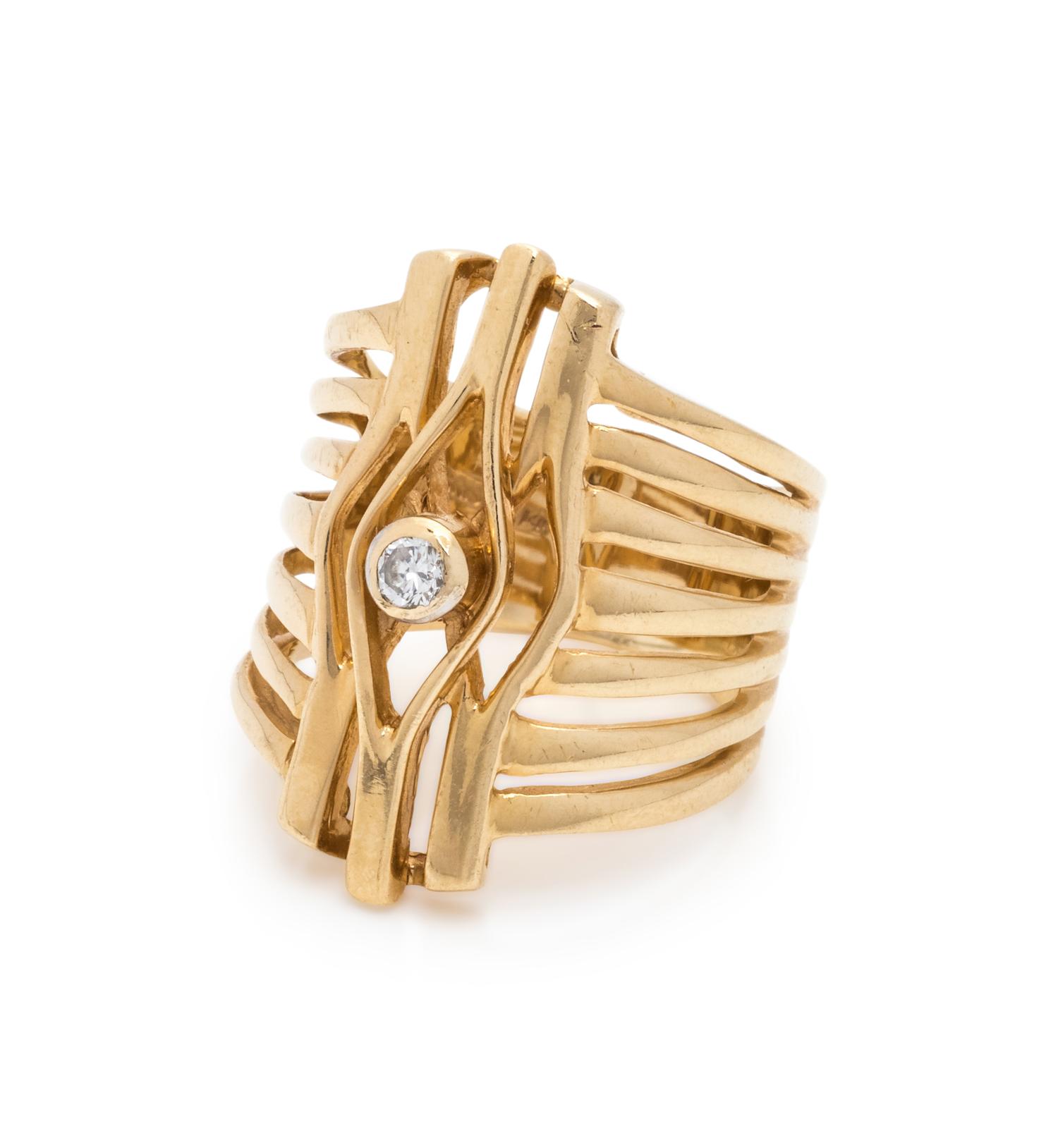 YELLOW GOLD AND DIAMOND RING