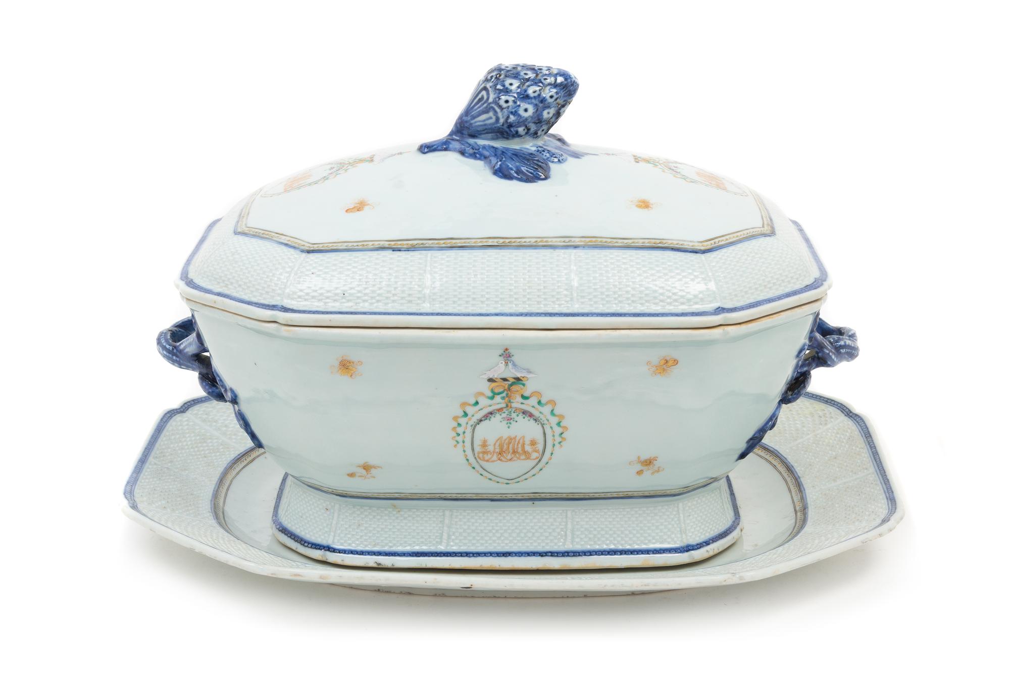 A Chinese Export Covered Soup Tureen and Underplate Width 14 1/2 inches. — LATE 18TH CENTURY