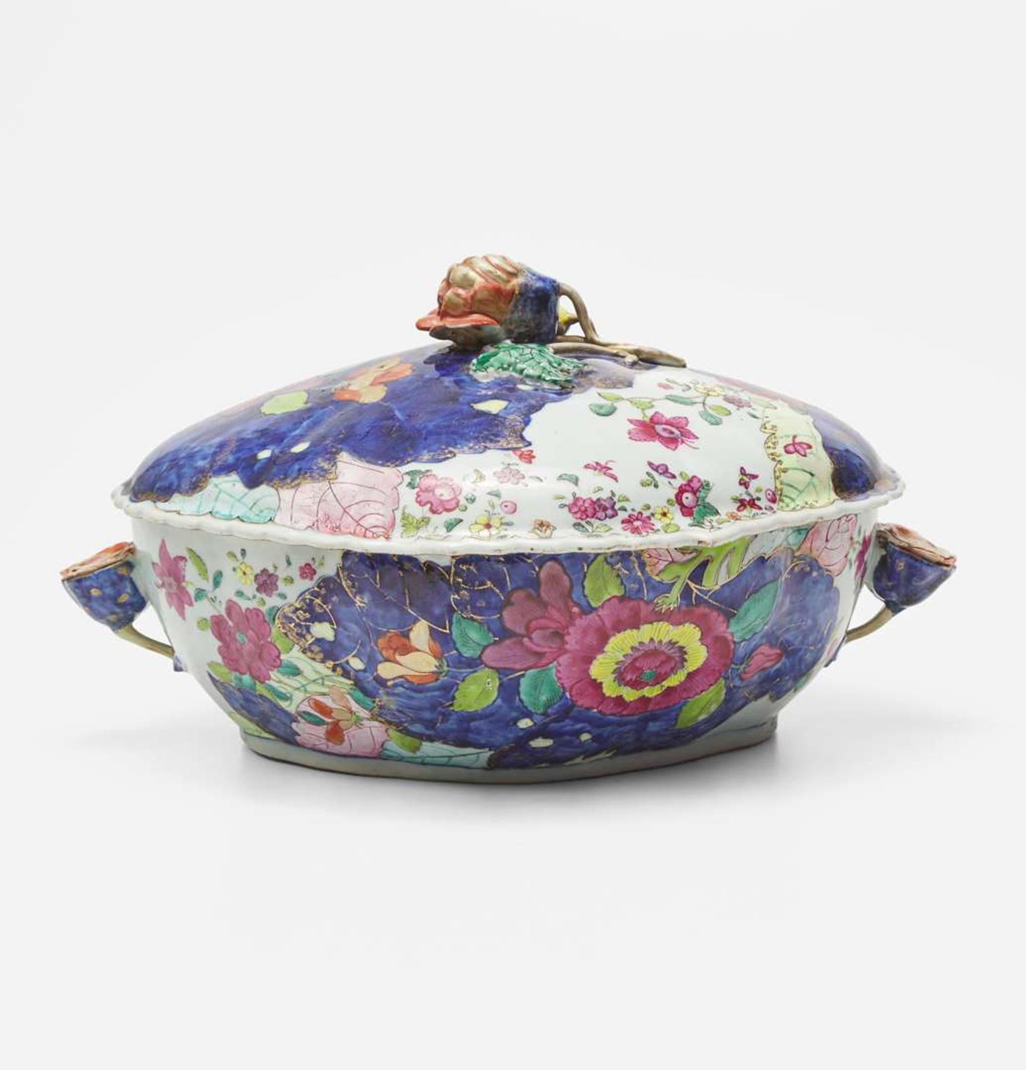 A Chinese Export Tobacco Leaf porcelain soup tureen circa 1775