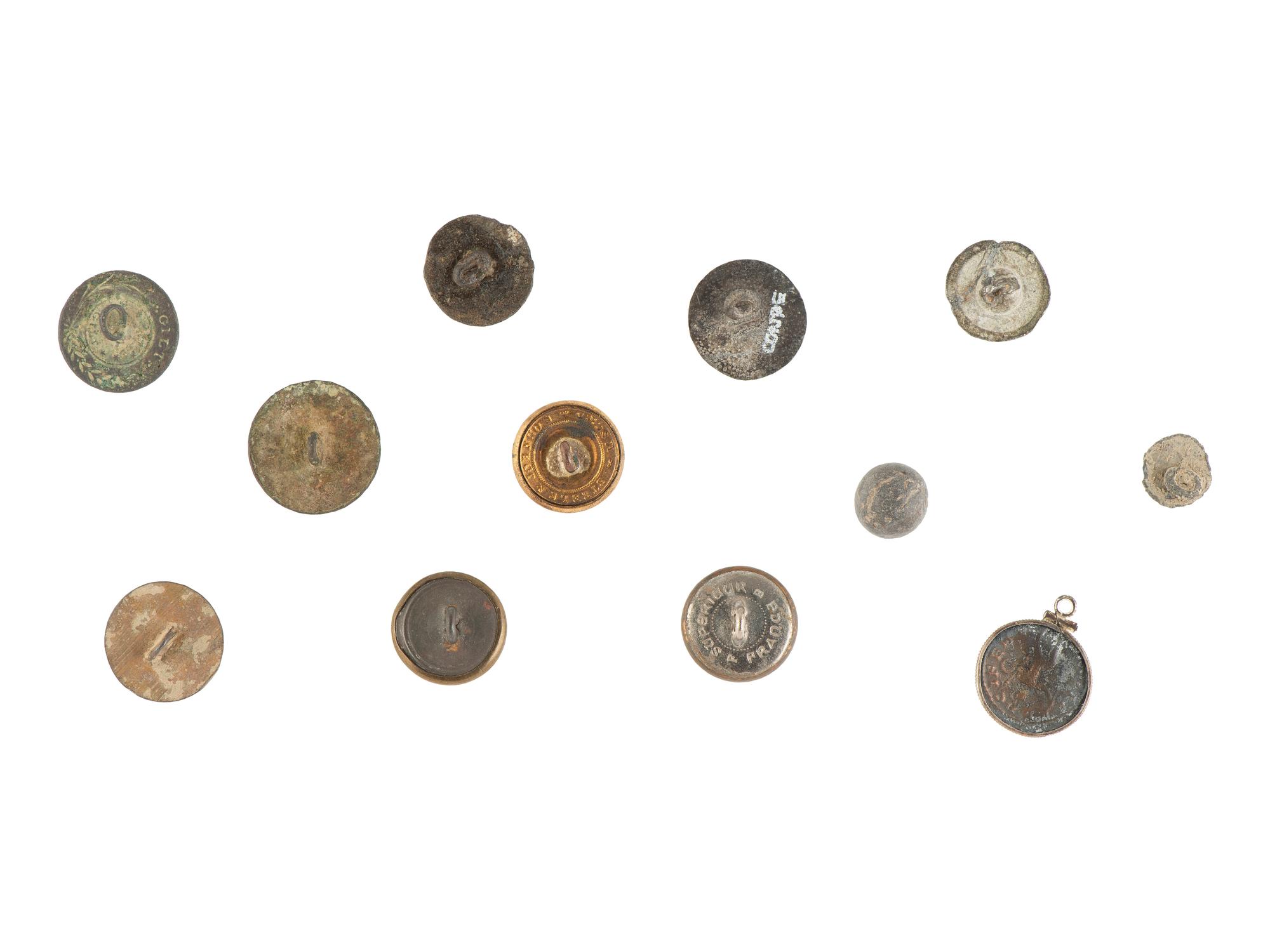 [MILITARIA]. 75+ miscellaneous buttons, mostly American, from the Estate of Carroll J. Delery III.