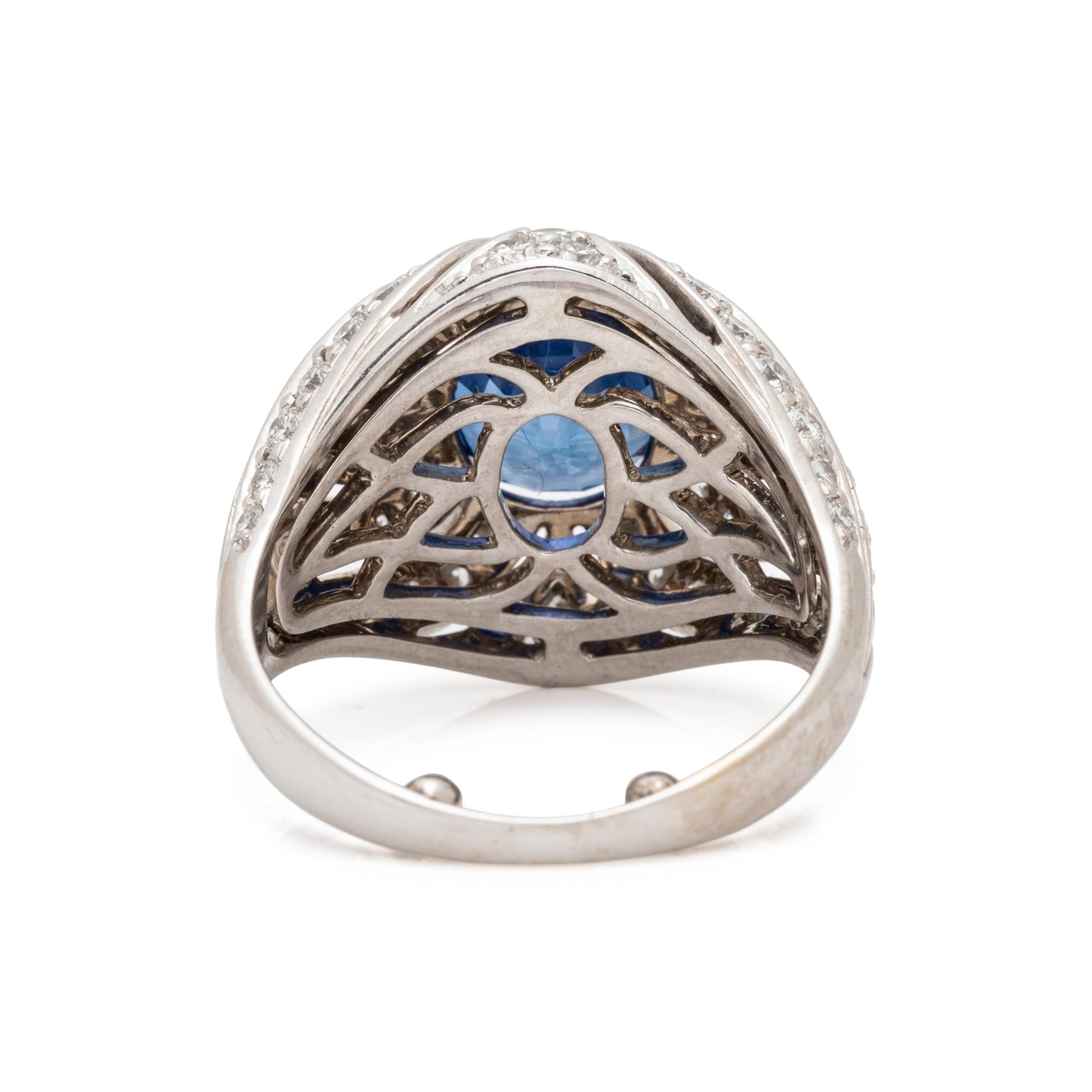 WHITE GOLD, SAPPHIRE AND DIAMOND RING
