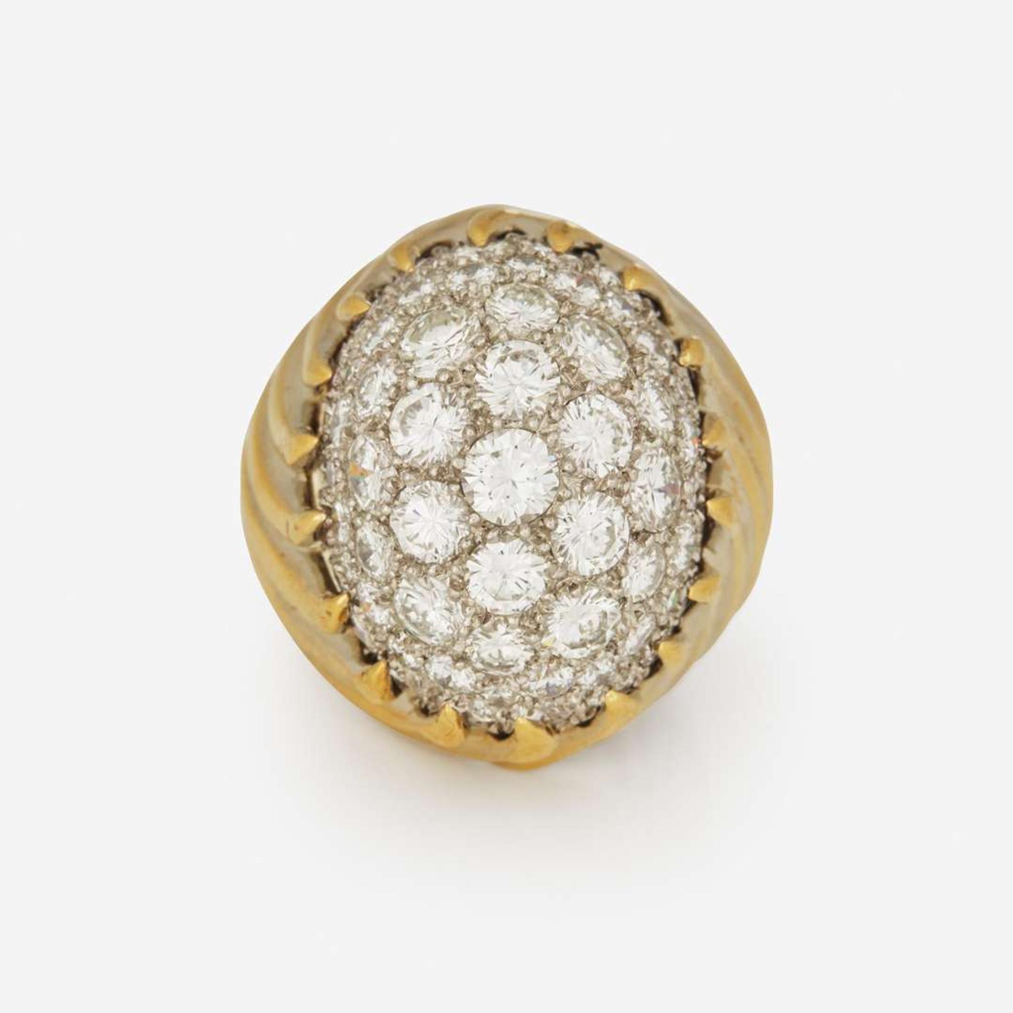 An 18K Yellow Gold and Diamond Ring