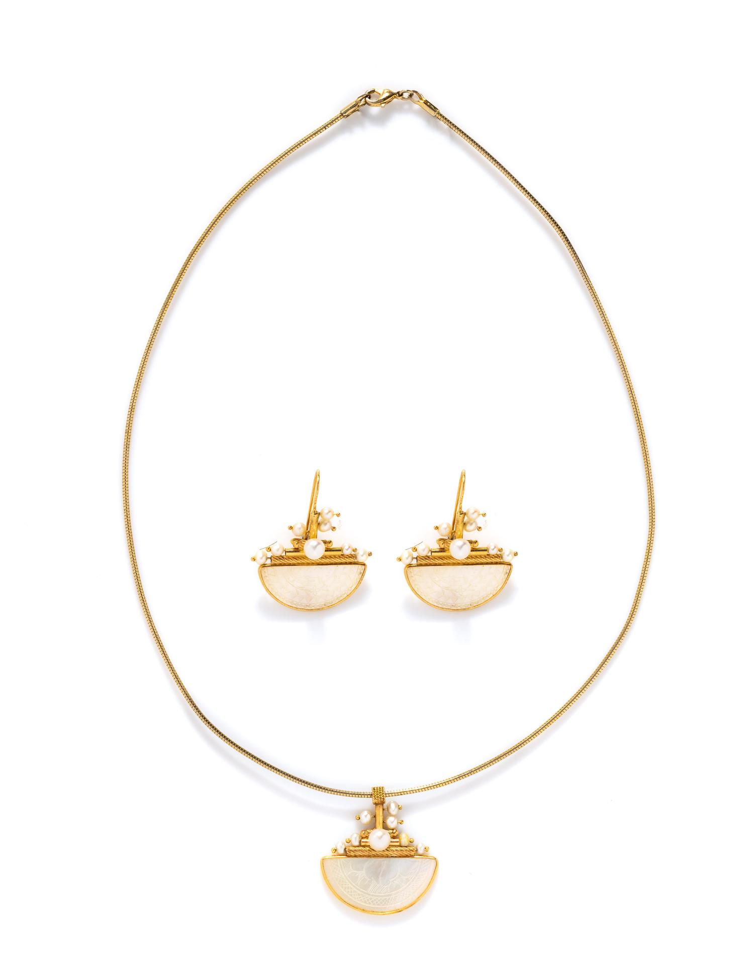 CULTURED PEARL AND MOTHER-OF-PEARL GAMBLING TOKEN SUITE