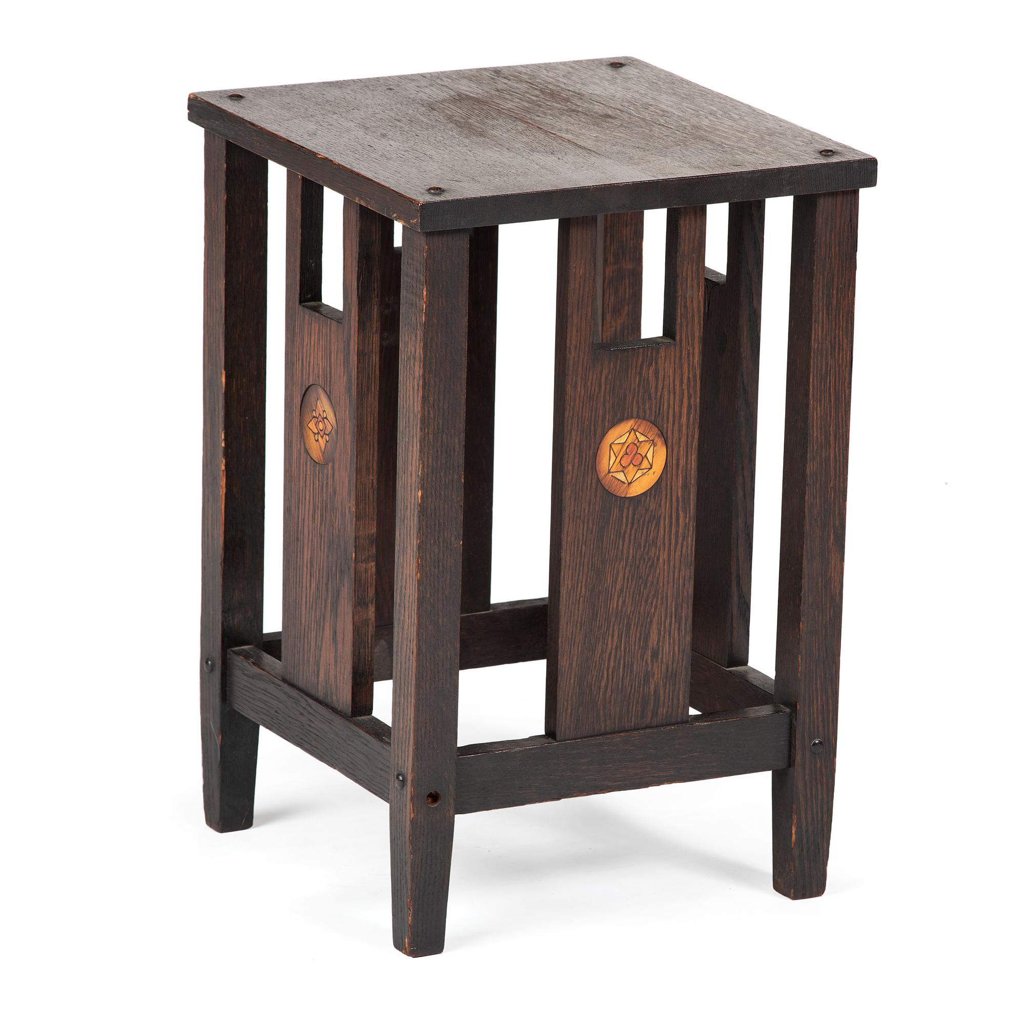A Lakeside Craft Shop Tabouret