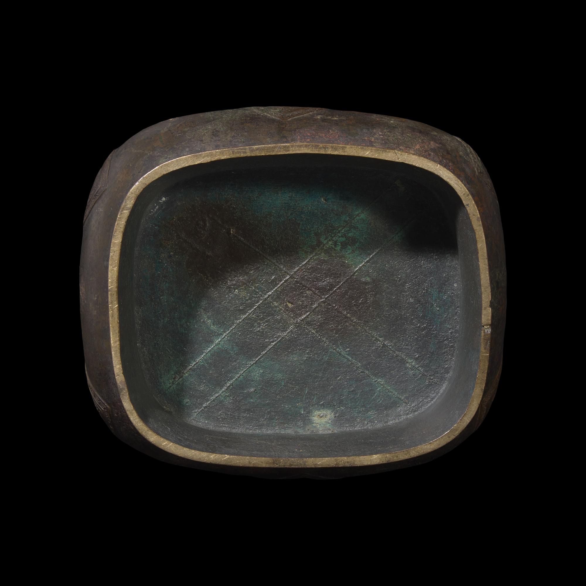 A Large Chinese Archaistic Hu Bronze Vase, Ming to Early Qing Dynasty 明末清初 仿古銅壺
