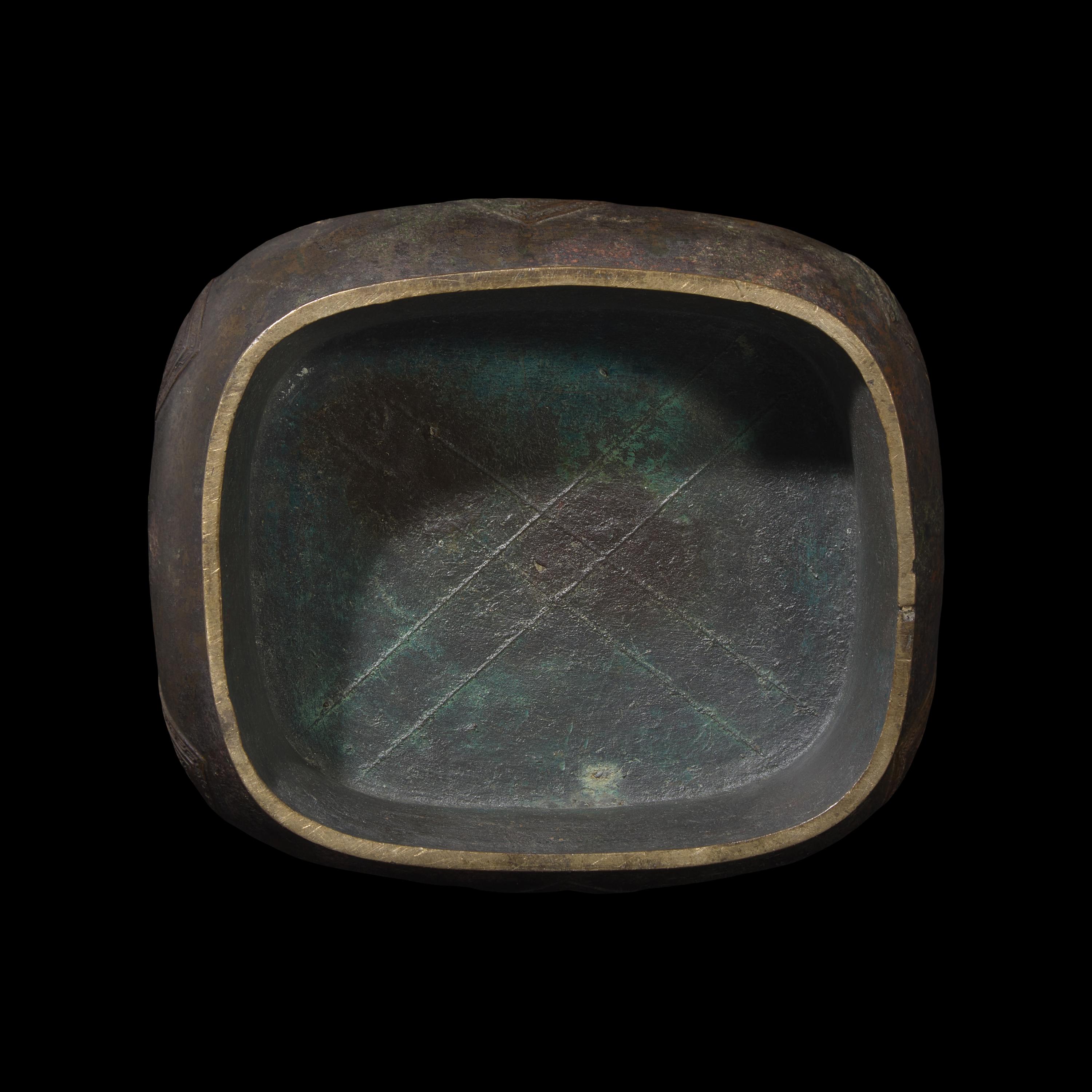 A Large Chinese Archaistic Hu Bronze Vase, Ming to Early Qing Dynasty 明末清初 仿古銅壺