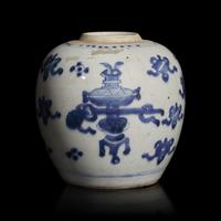 A Chinese Blue and White Porcelain Ginger Jar, 19th Century — 清晚期 青花博古圖罐