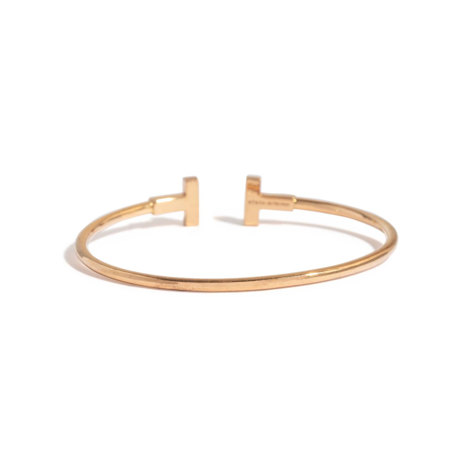 TIFFANY & CO., YELLOW GOLD BANGLE BRACELET