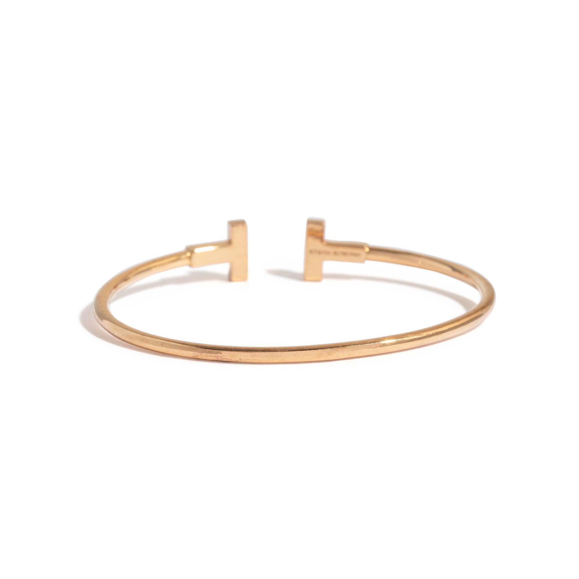 TIFFANY & CO., YELLOW GOLD BANGLE BRACELET