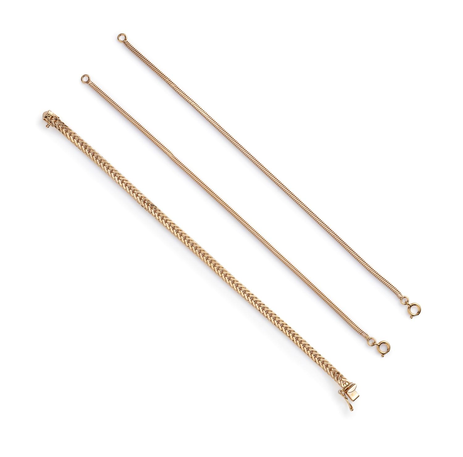 COLLECTION OF YELLOW GOLD BRACELETS