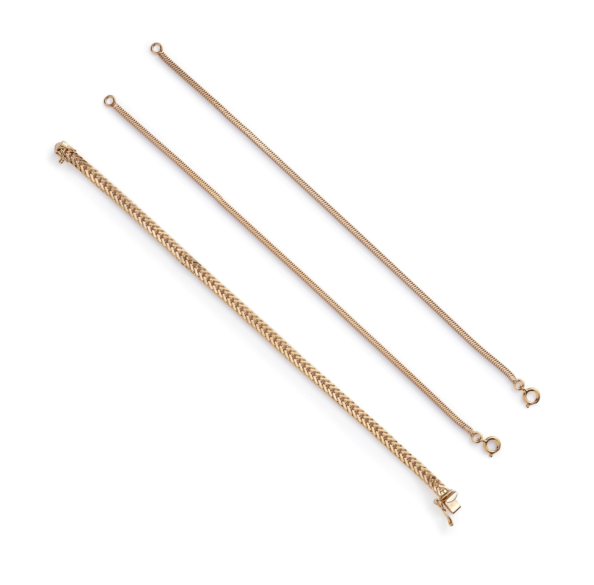COLLECTION OF YELLOW GOLD BRACELETS