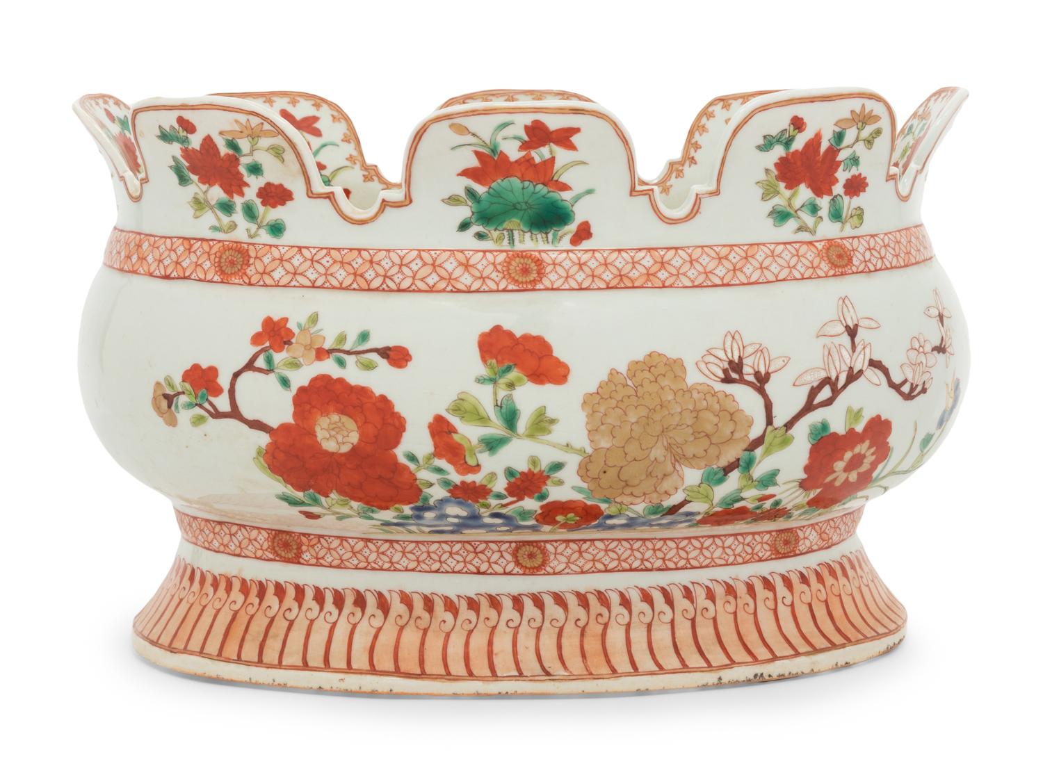 A Chinese Export Porcelain Verrière or Monteith Bowl