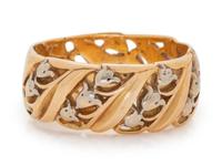 A Bicolor Gold Lily of the Valley Motif Ring,
