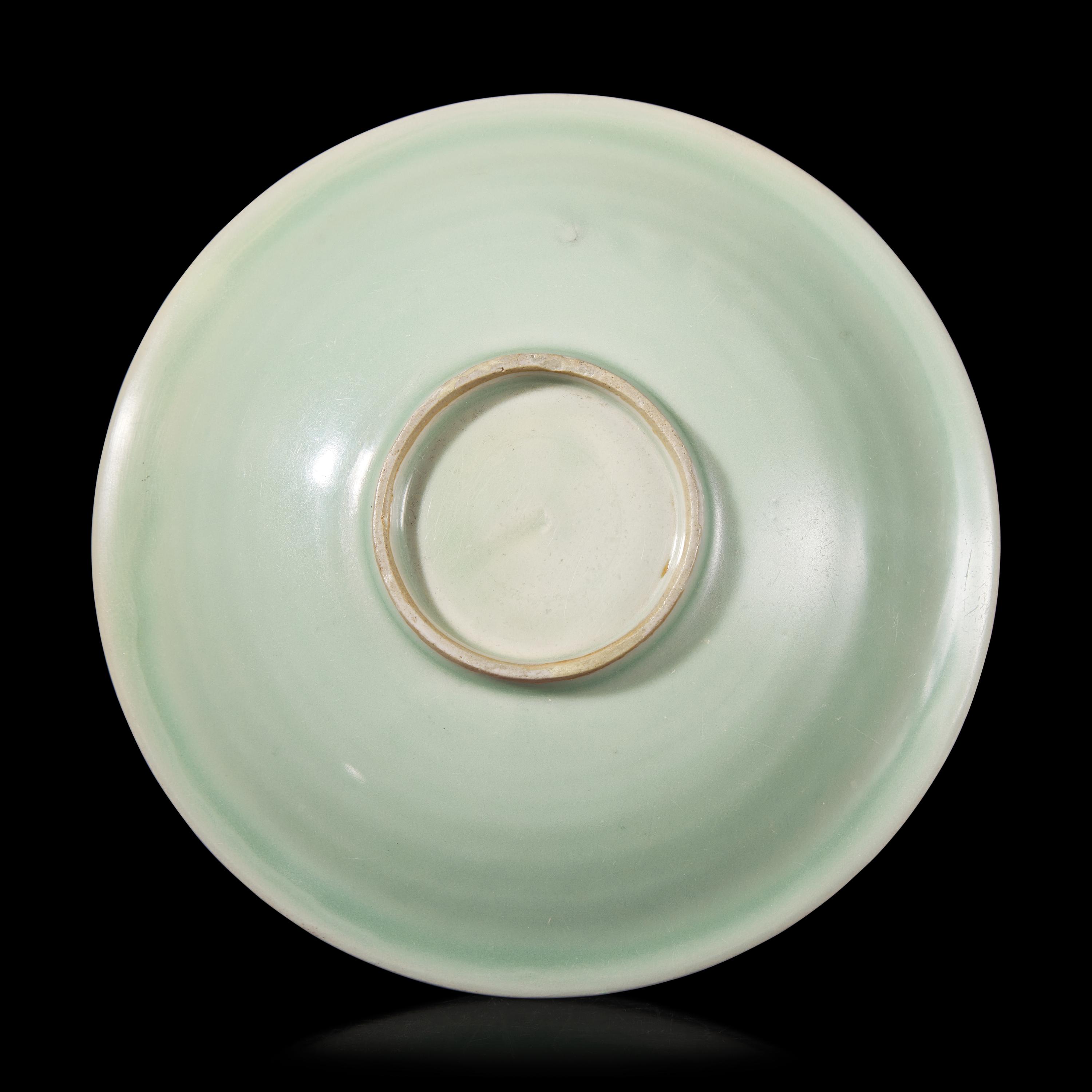 A Chinese Longquan Celadon Glazed Dish, 13th/14th Century 宋/元 龍泉窯梅子青釉碟
