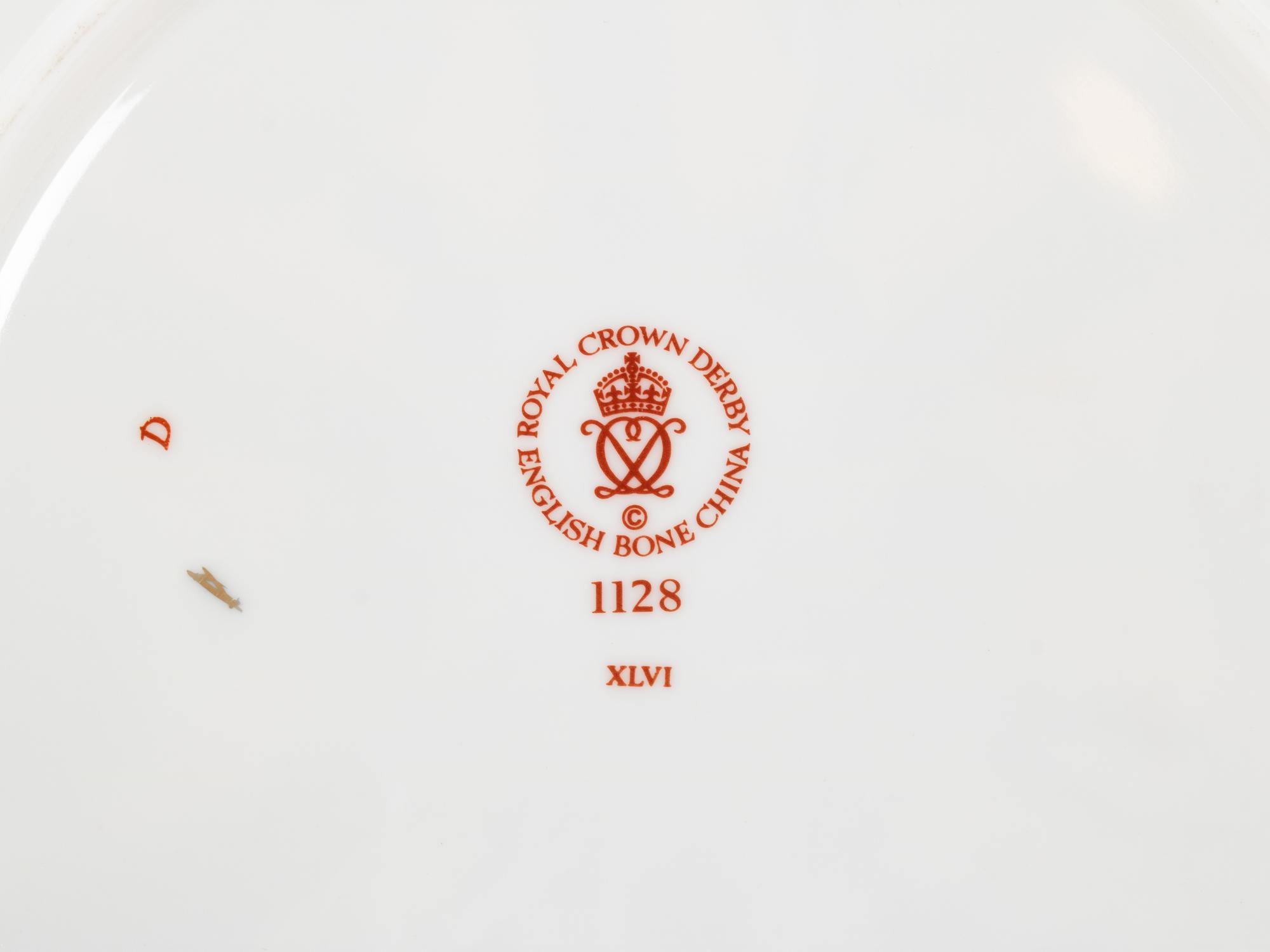 A Royal Crown Derby Old Imari Pocelain Dinner Service