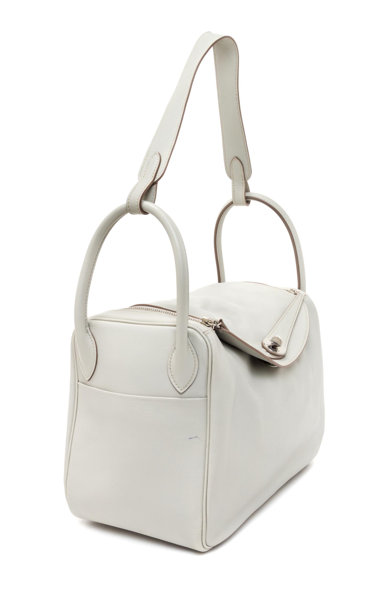 An Hermes Gris Pearle Swift Lindy 30 Handbag, 12" x 7.5" x 6.5".