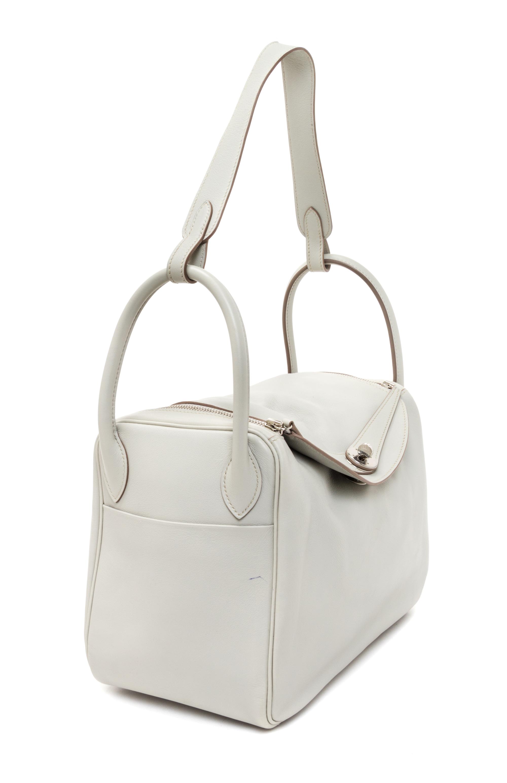 An Hermes Gris Pearle Swift Lindy 30 Handbag, 12" x 7.5" x 6.5".