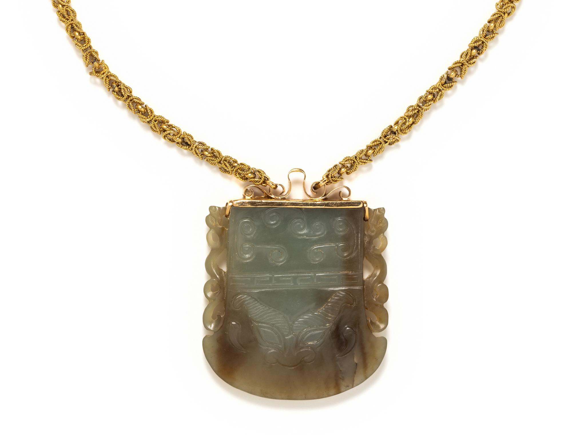 YELLOW GOLD AND JADE NECKLACE