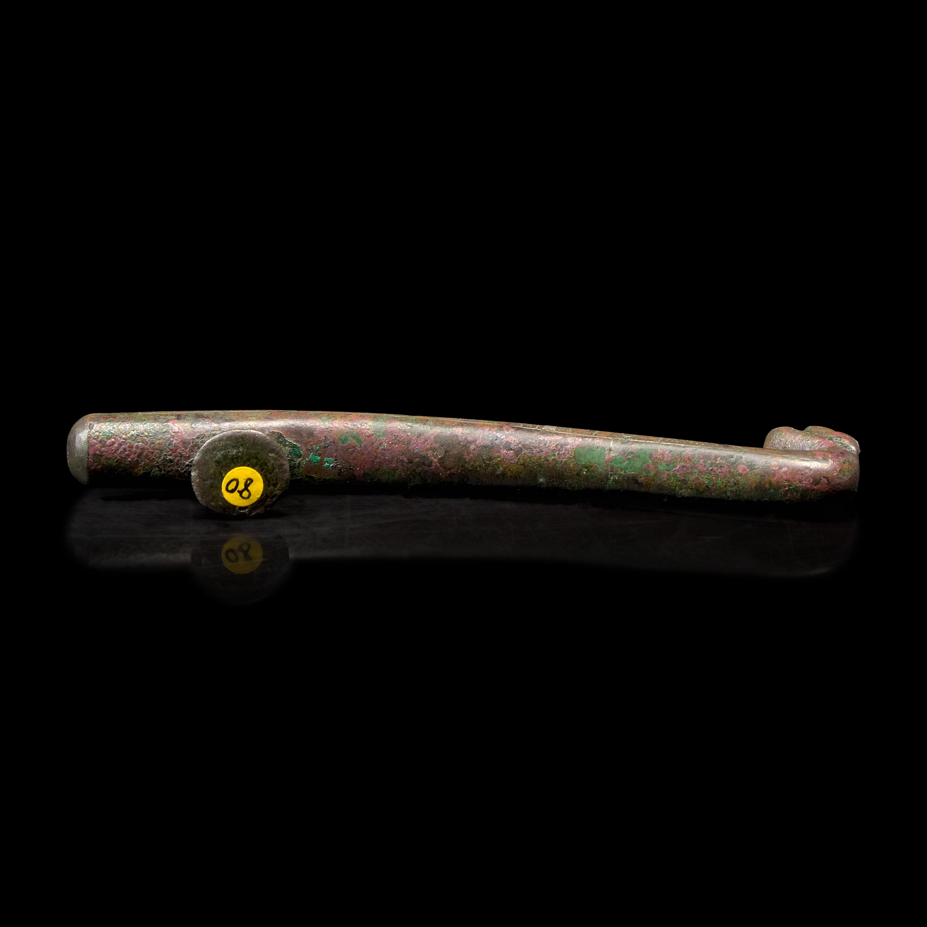 A Chinese Silver Inlaid Bronze Belt Hook, Warring States-Han Dynasty(476.BC-220.AD) 戰國-漢 (476.BC-220.AD) 銅嵌銀帶鉤