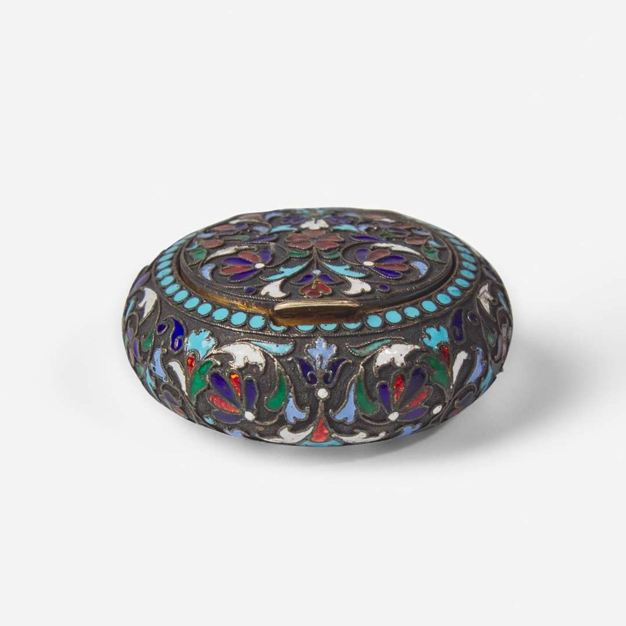 A Russian silver gilt and shaded enamel pill box Gustav Klingert, Ivan Sergeyevich Lebedkin, Assaymaster, Moscow, 1899-1908