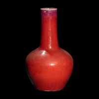 A Chinese Sang-de-Boeuf Glazed Porcelain Bottle Vase, 19th Century 清晚期 寶石紅釉賞瓶