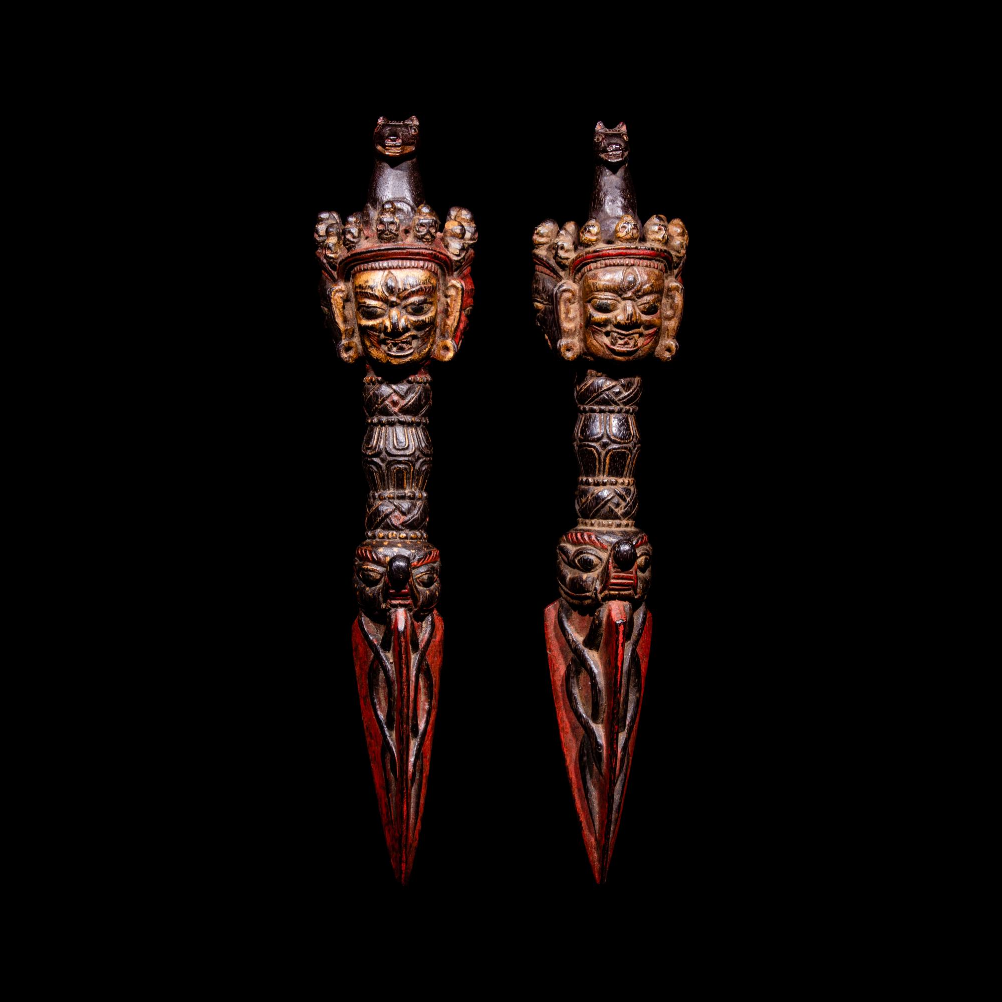 A Pair of Sino-Tibetan Gilt and Red Decorated Wood Vajries, Possibly Zitan, 18th-19th Century — 十八-十九世紀 藏傳彩繪紫檀普巴杵一對