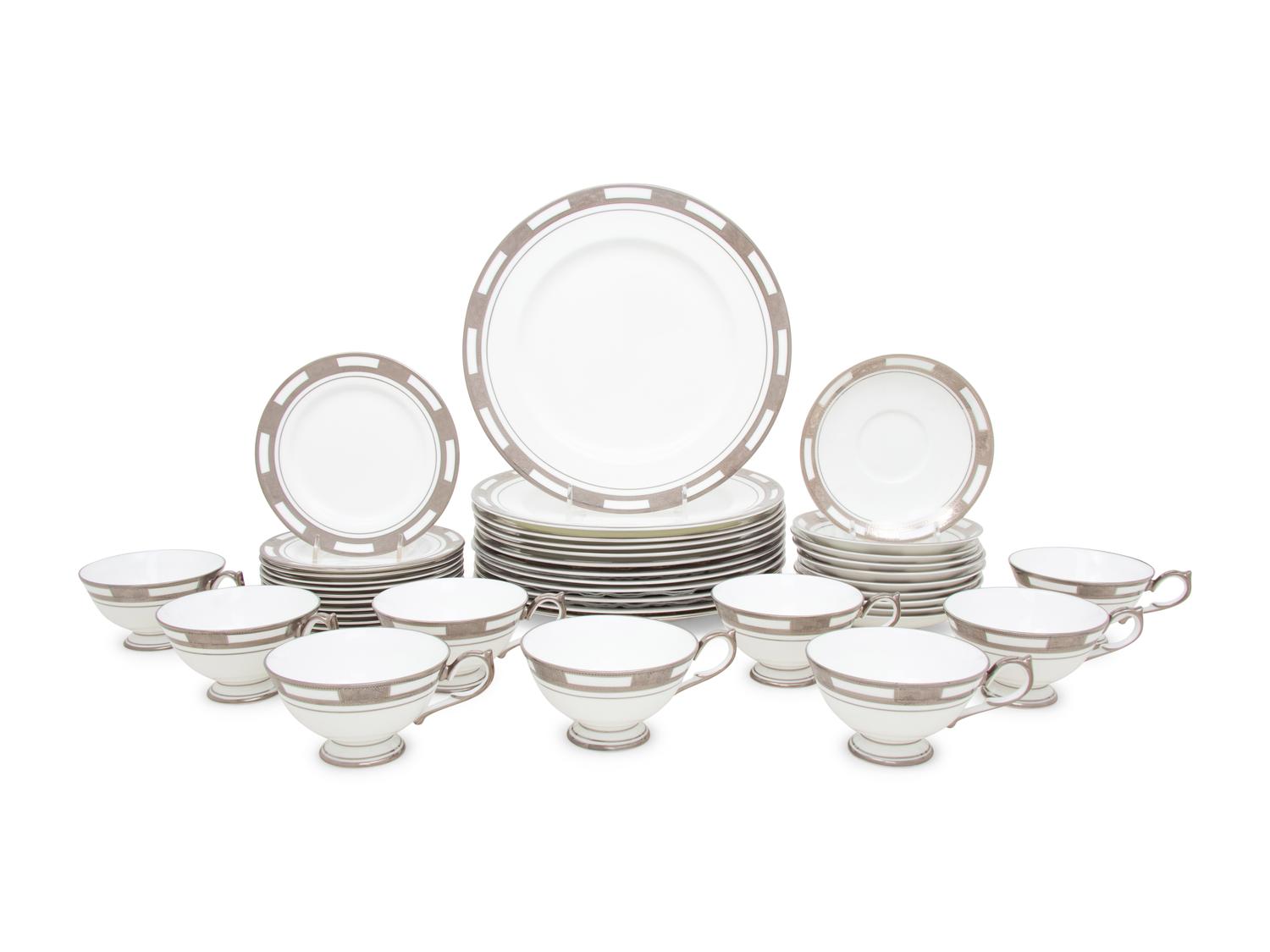 An Aynsley Porcelain Dinner Service