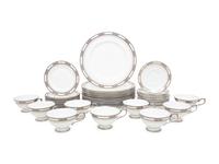 An Aynsley Porcelain Dinner Service