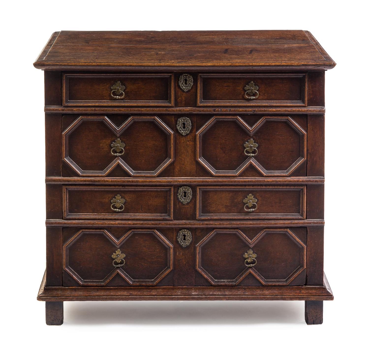 A William and Mary Oak Chest of Drawers Height 32 3/4 x width 36 1/4 x depth 22 3/4 inches. — 17TH/18TH CENTURY
