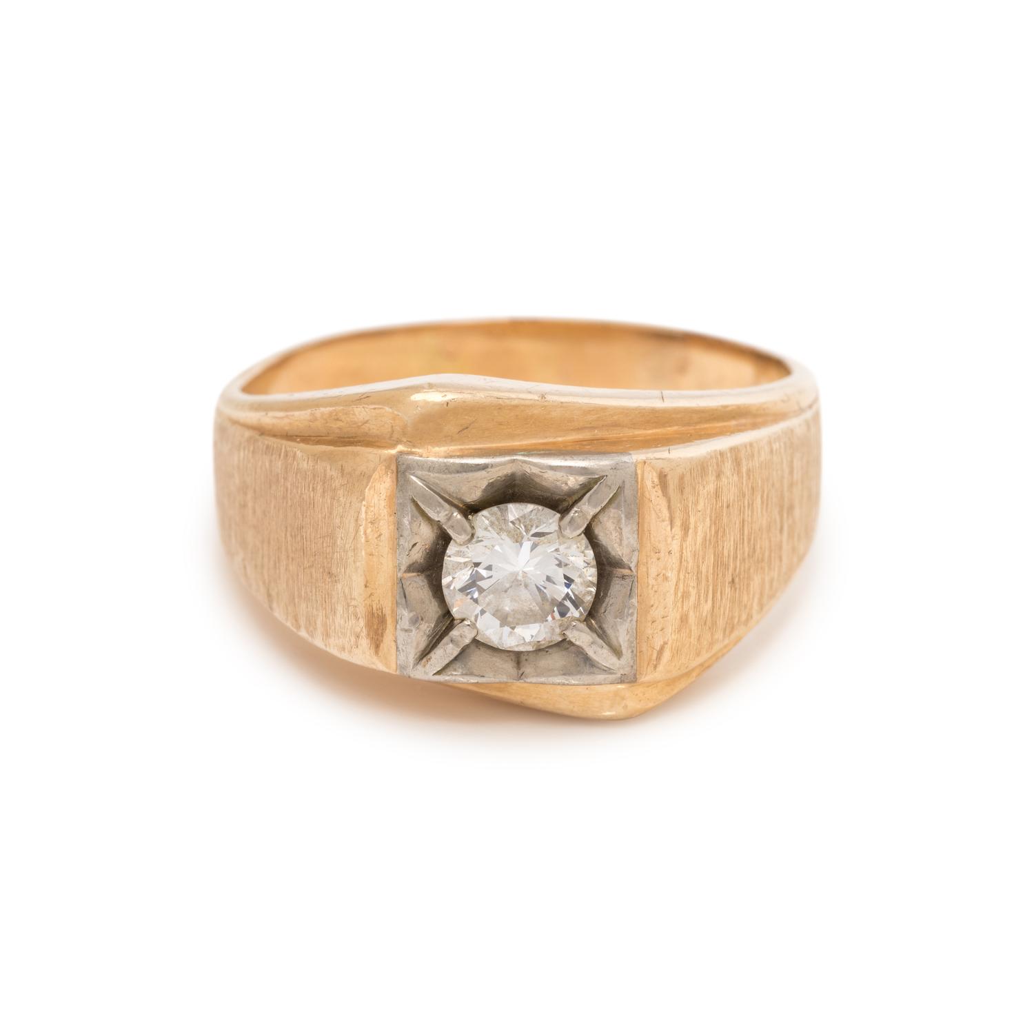 YELLOW GOLD AND DIAMOND RING