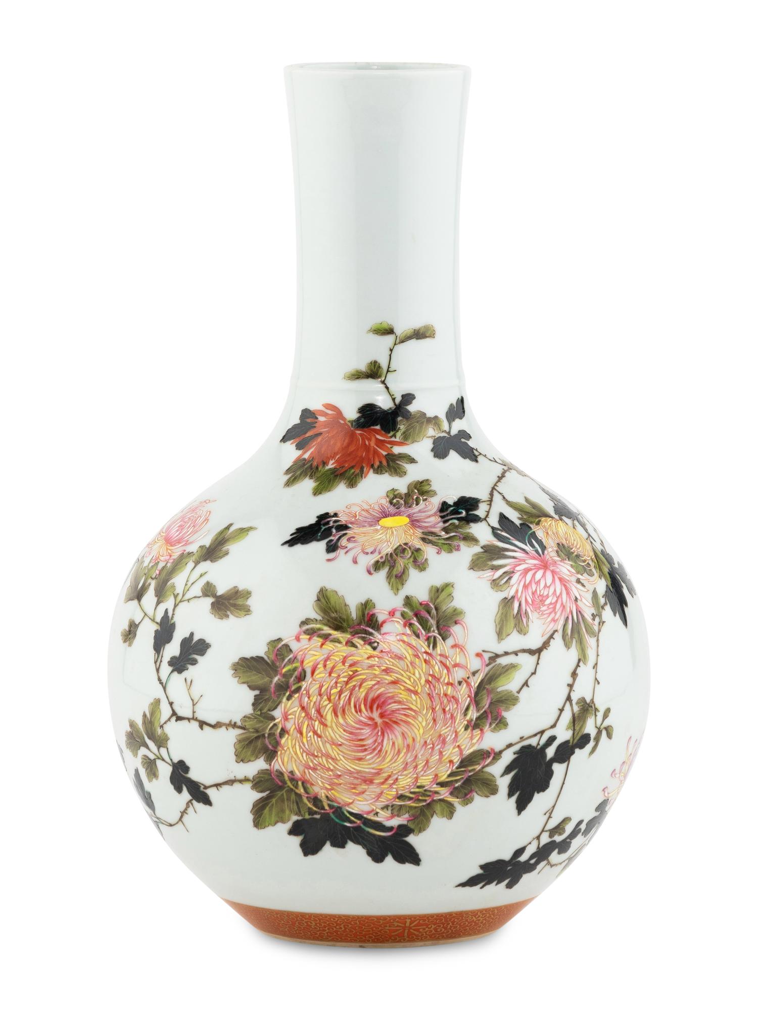 A Chinese Famille Rose Porcelain Vase
